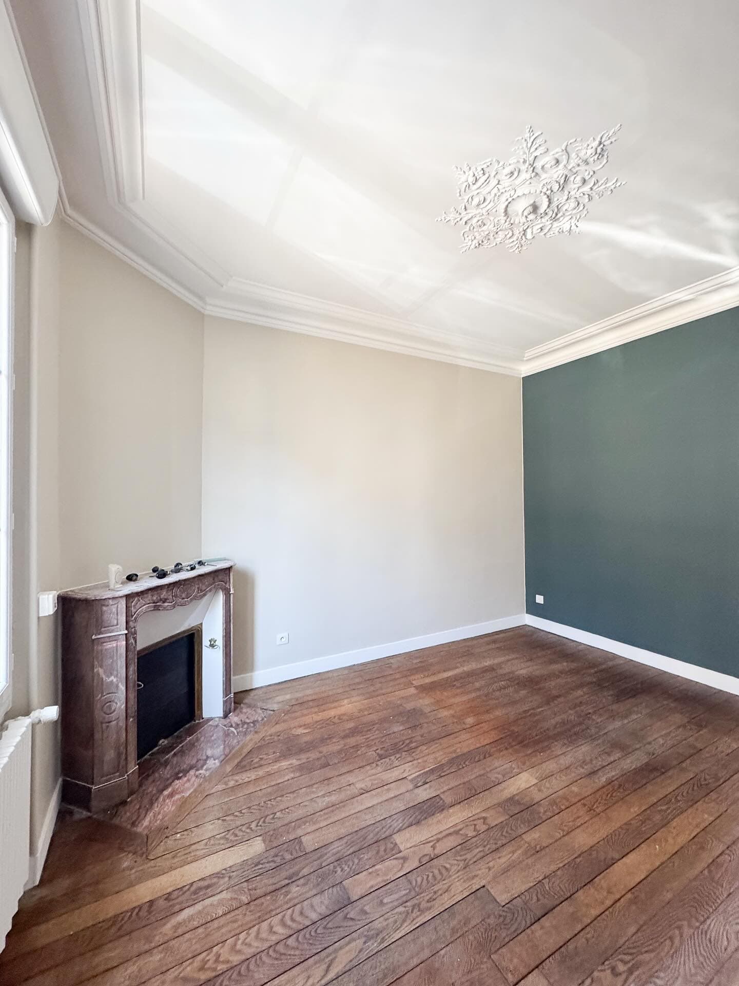 Parquet posé dans une pièce rénovée par Nos Travaux